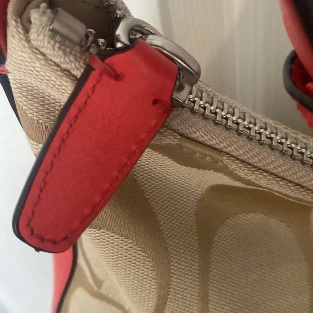 Coach Shoulder & crossbody Canvas Signature Logo purse